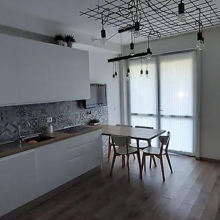Barbara's House Close The Lakes アパート *